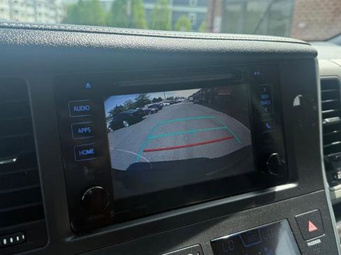 Used 2017 Toyota Sienna XLE image 39