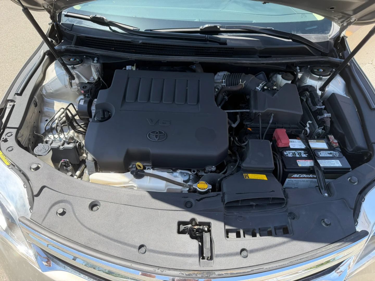 Used 2013 Toyota Avalon Limited w/ Technology Pkg FWD image 37