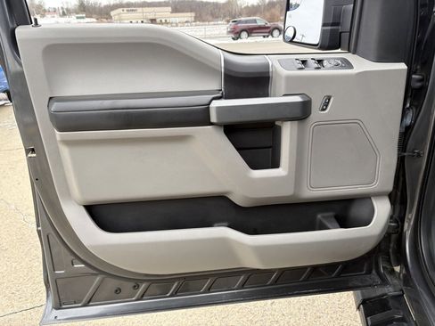 Used 2019 Ford F150 XLT image 32