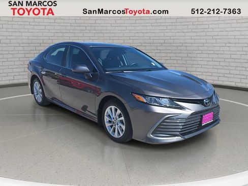 Used 2023 Toyota Camry LE image 3