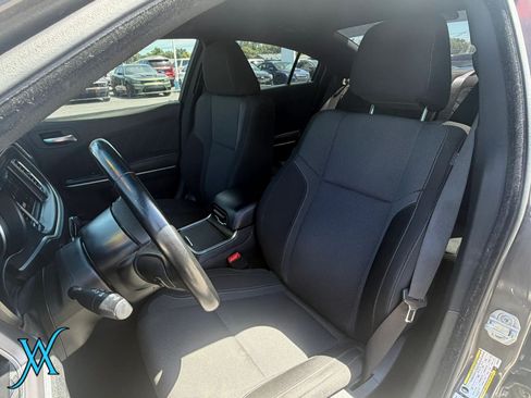 Used 2022 Dodge Charger SXT RWD image 12