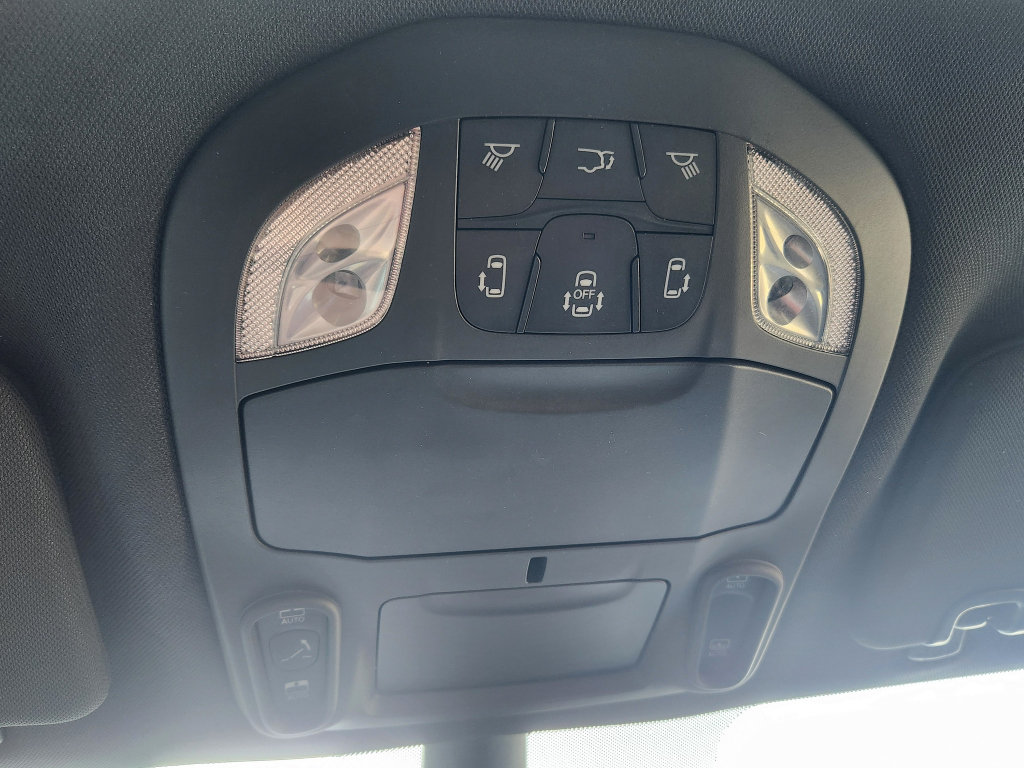 Used 2025 Chrysler Pacifica Limited FWD image 34