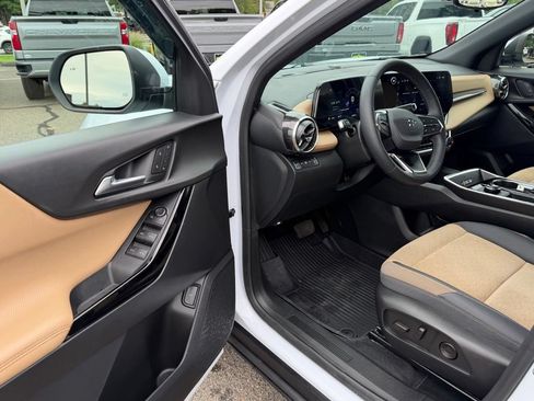 Used 2026 Chevrolet Equinox ACTIV w/ Convenience Package III AWD/4WD image 15