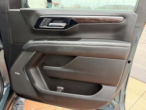 Used 2025 Chevrolet Tahoe Z71 w/ Comfort Package image 24