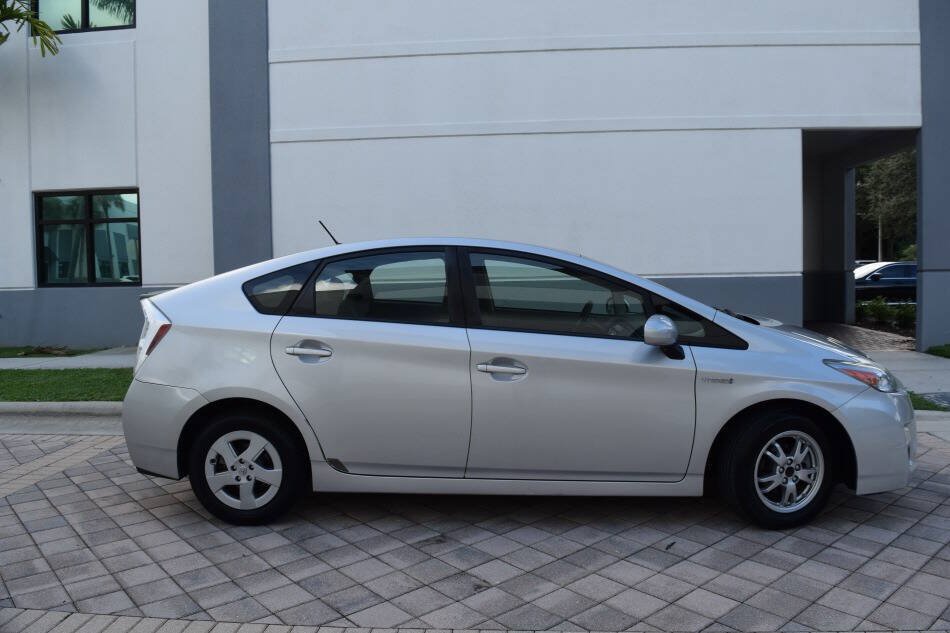 Used 2010 Toyota Prius Two w/ Preferred Accessory Pkg FWD image 7