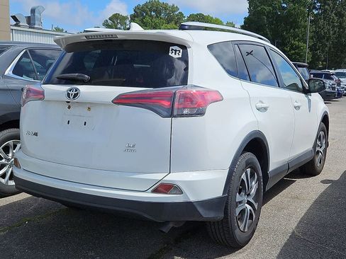 Used 2016 Toyota RAV4 LE AWD/4WD image 3