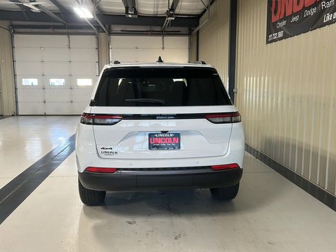 New 2026 Jeep Grand Cherokee Altitude image 8