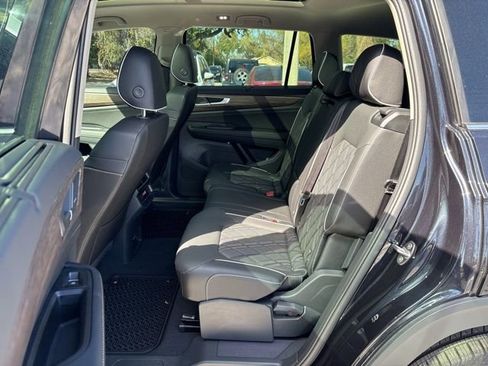 Used 2025 Volkswagen Atlas SEL Premium R-Line image 6
