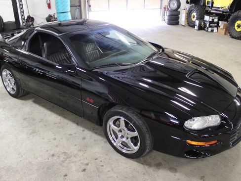 Used 2000 Chevrolet Camaro Z28 w/ SS Performance/Appearance Pkg image 16