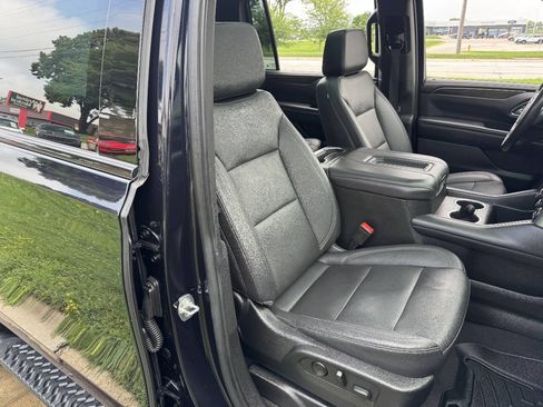Used 2022 Chevrolet Suburban Z71 w/ Luxury Package AWD/4WD image 17