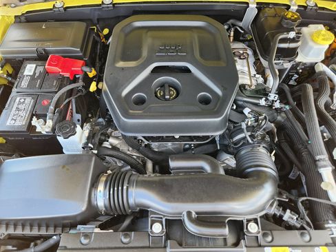 Used 2023 Jeep Wrangler Unlimited w/ Cold Weather Group AWD/4WD image 40