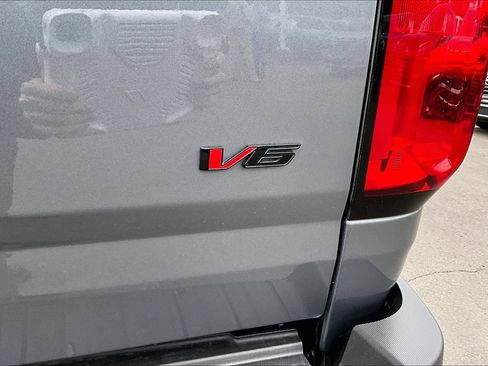 Used 2022 Chevrolet Colorado Z71 AWD/4WD image 24