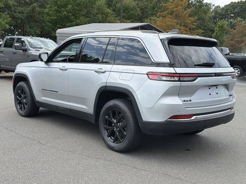 Used 2022 Jeep Grand Cherokee Limited AWD/4WD image 11