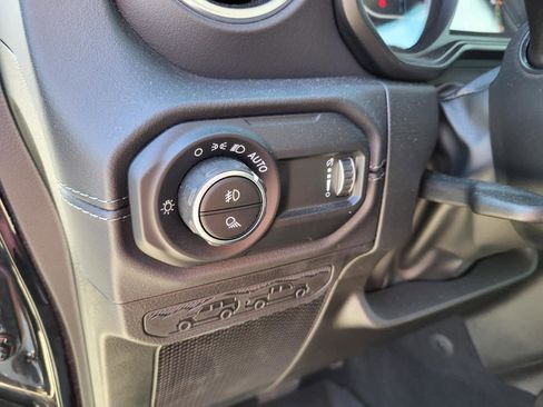 Used 2024 Jeep Gladiator Sport image 16