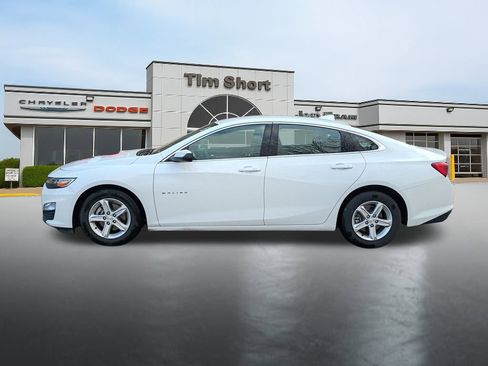 Used 2024 Chevrolet Malibu LT image 2