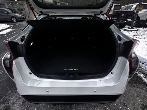 Used 2018 Toyota Prius Two image 9