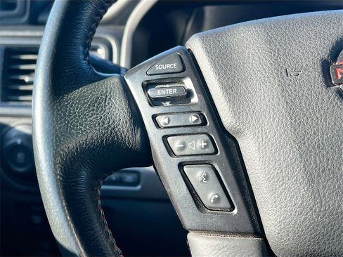 Used 2023 Nissan Titan PRO-4X image 12