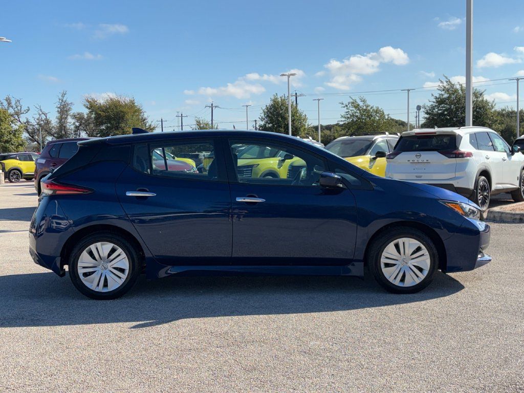 Used 2025 Nissan Leaf S FWD image 4