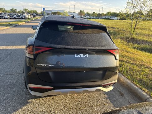 Used 2024 Kia Sportage LX image 6