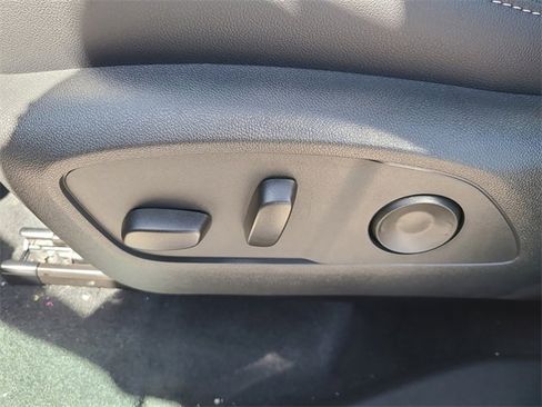 New 2026 Chevrolet Traverse LT w/ Midnight/Sport Edition image 25