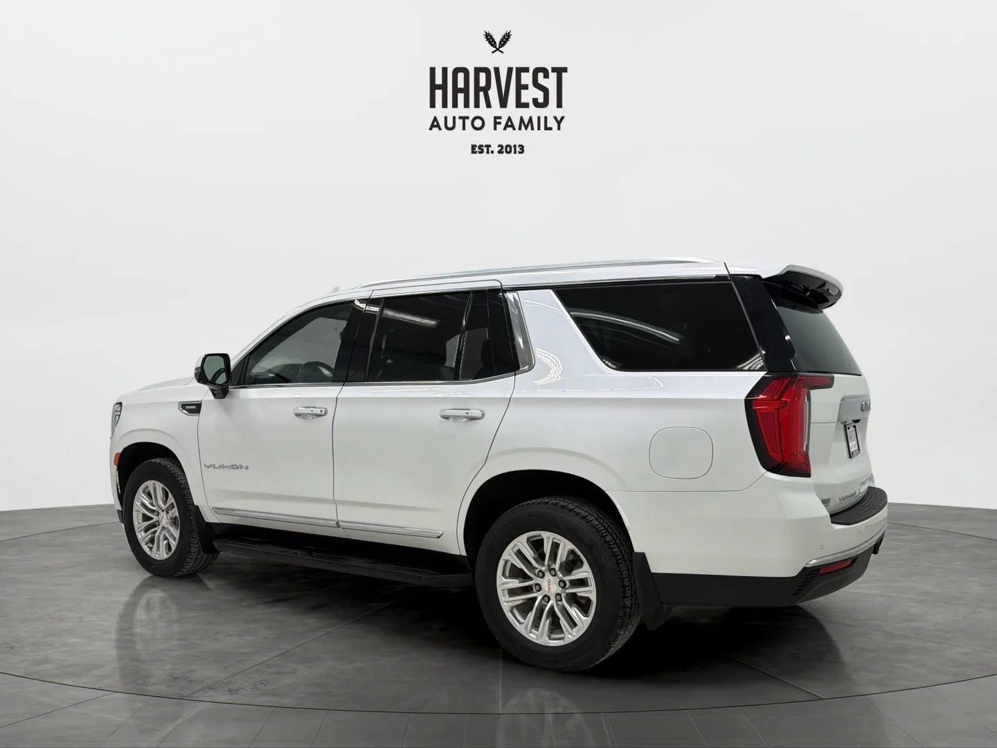 Used 2021 GMC Yukon SLT w/ Rear Media and Nav Package AWD/4WD image 3