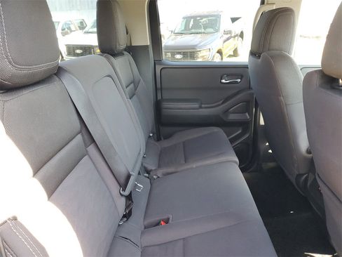 Used 2023 Nissan Frontier SV image 31
