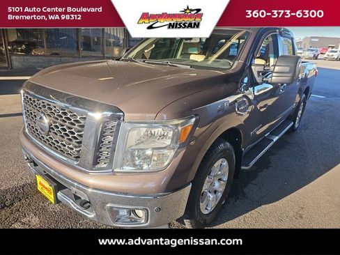 Used 2017 Nissan Titan SV image 1