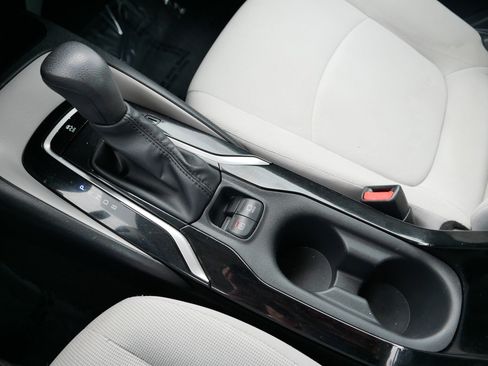 Used 2021 Toyota Corolla LE image 30