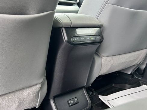 Used 2021 Toyota Highlander XLE image 45