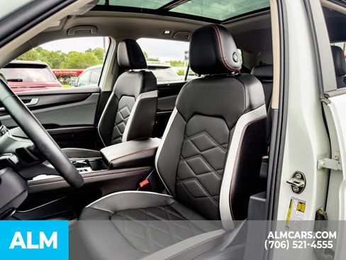 Used 2025 Volkswagen Atlas Peak Edition SE AWD/4WD image 8