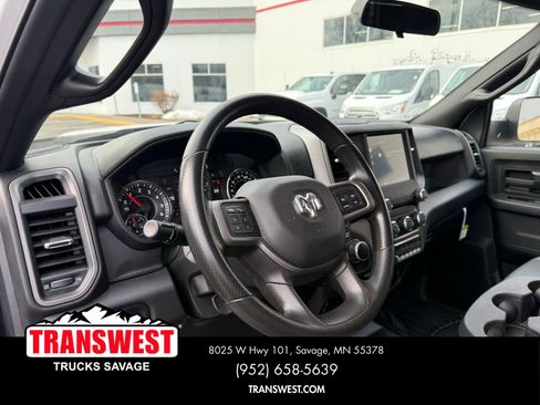 Used 2022 RAM 3500 Tradesman w/ Chrome Appearance Group AWD/4WD image 4