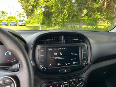 Used 2025 Kia Soul LX w/ LX Technology Package FWD image 14