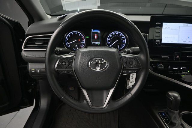 Used 2024 Toyota Camry SE FWD image 8