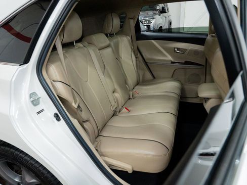 Used 2011 Toyota Venza AWD w/ Premium Pkg #2 image 28