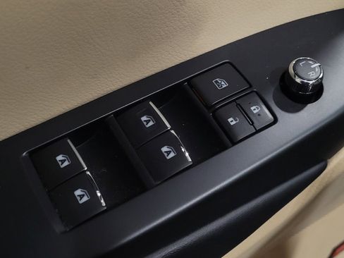 Used 2019 Toyota Highlander Limited image 27