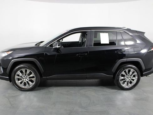 Used 2021 Toyota RAV4 XLE Premium image 11