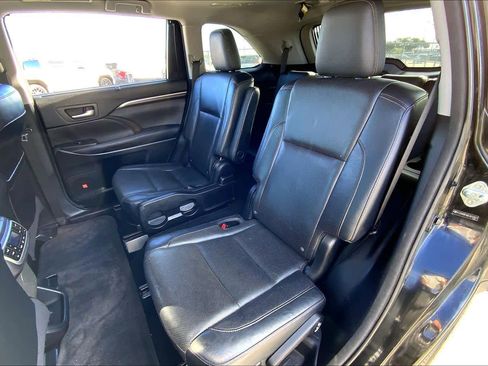 Used 2014 Toyota Highlander Limited Platinum image 19