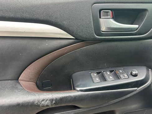 Used 2018 Toyota Highlander XLE image 11