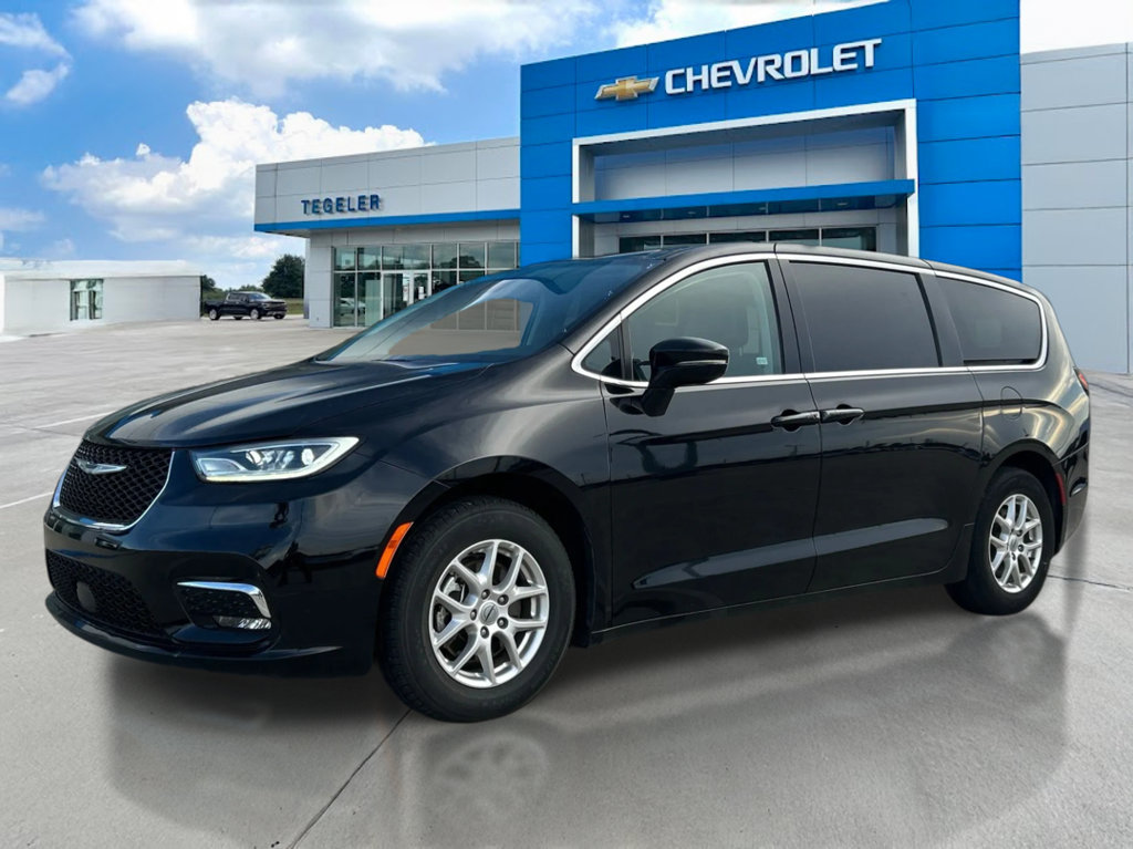 Used 2024 Chrysler Pacifica Touring-L FWD image 1