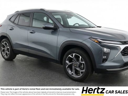 Used 2025 Chevrolet Trax LT image 1