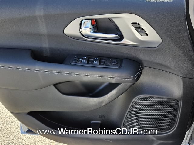 New 2026 Chrysler Pacifica Select w/ S Appearance Package FWD image 29