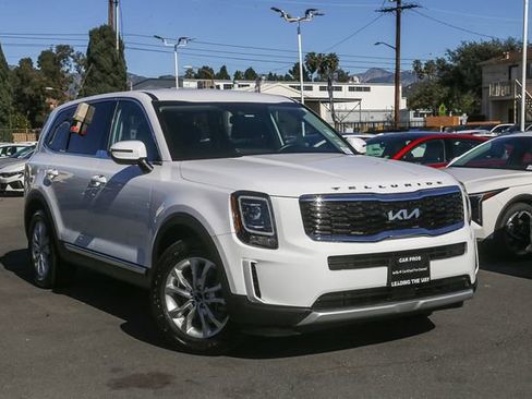 Certified 2022 Kia Telluride LX image 2