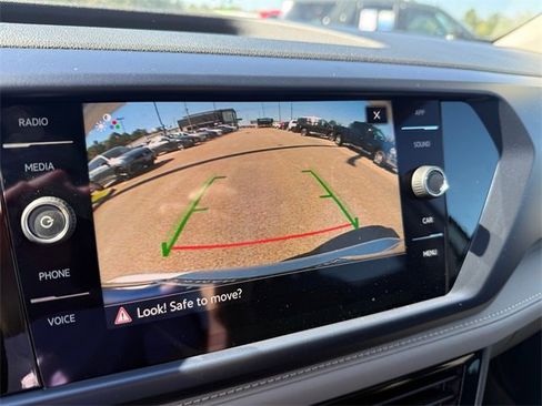 Used 2024 Volkswagen Taos SE image 13