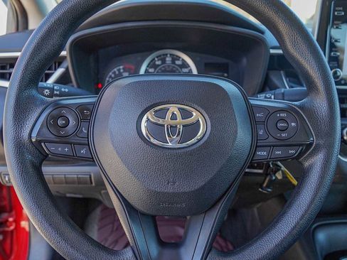 Used 2021 Toyota Corolla LE image 12