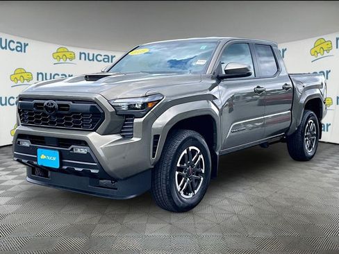 Used 2026 Toyota Tacoma TRD Sport w/ TRD Sport Upgrade Package AWD/4WD image 3
