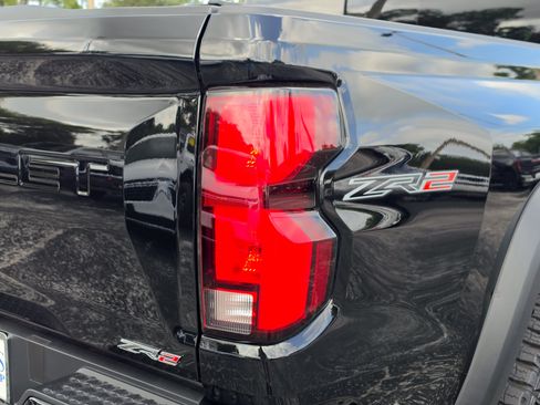 Used 2025 Chevrolet Colorado ZR2 w/ Technology Package AWD/4WD image 40