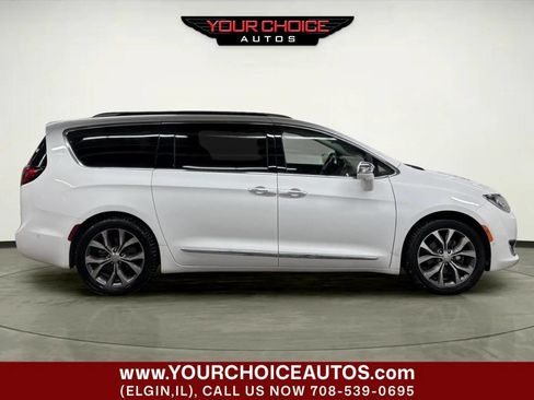 Used 2017 Chrysler Pacifica Limited image 6