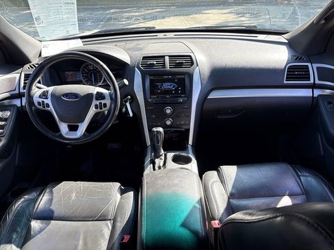 Used 2014 Ford Explorer XLT w/ Equipment Group 202A image 8