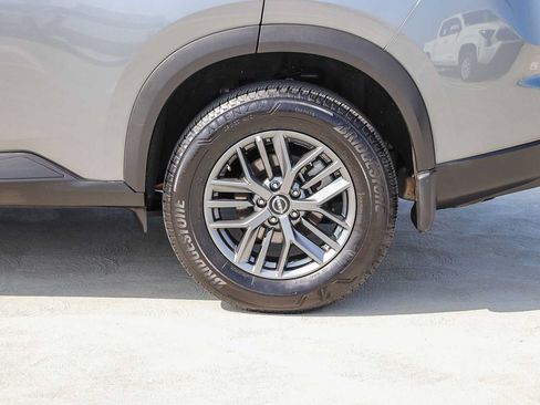 Used 2025 Nissan Rogue S FWD image 11