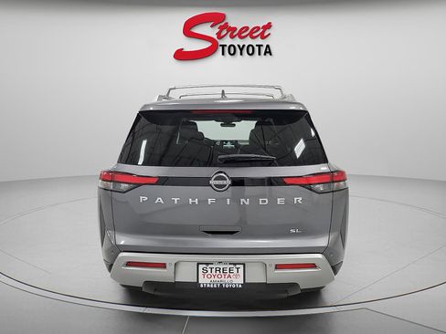 Used 2024 Nissan Pathfinder SL w/ SL Premium Package FWD image 3